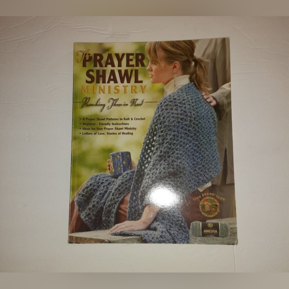 EUC The prayer shawl ministry crochet book Reaching those in need